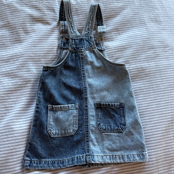 💙🩵GAP Two Toned Overall Denim Dress 💙🩵 - Picture 4 of 6